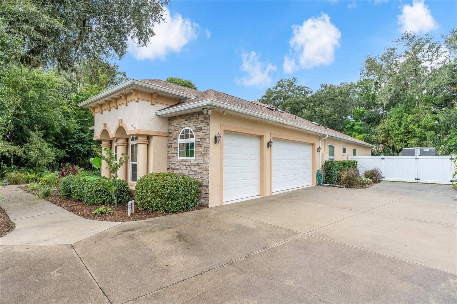 3384 COUNTRY MANOR DRIVE, South Daytona, FL 32119