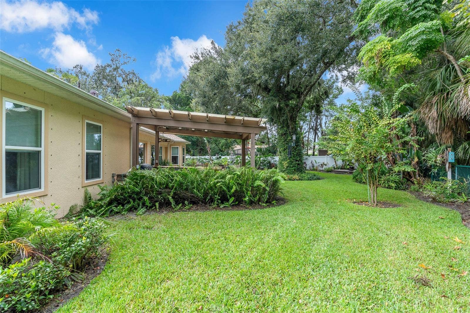 3384 COUNTRY MANOR DRIVE, South Daytona, FL 32119