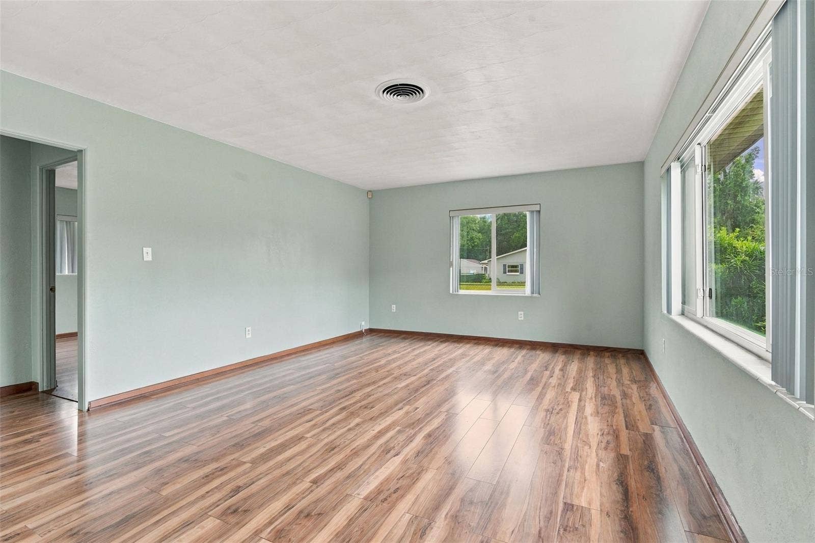 480 W NEW YORK AVENUE, Orange City, FL 32763 Living Room Form Front Door area