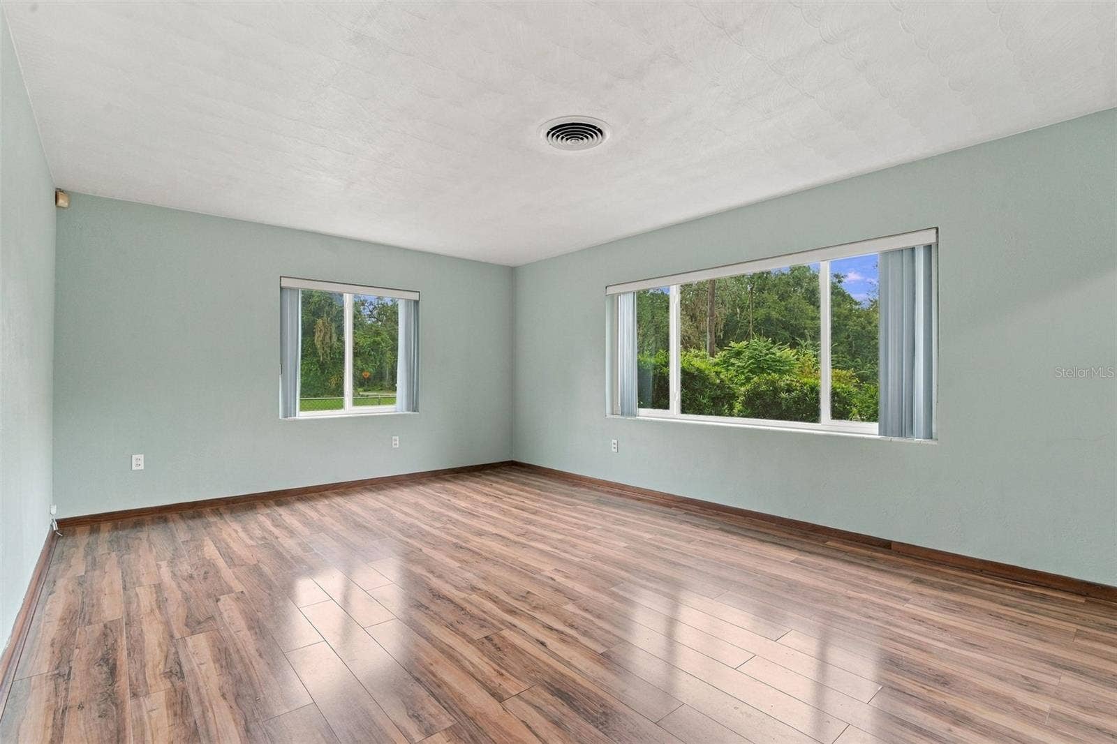 480 W NEW YORK AVENUE, Orange City, FL 32763 Living Room