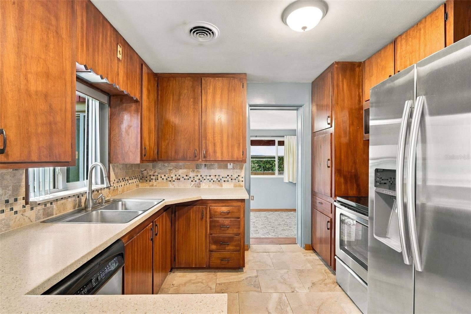 480 W NEW YORK AVENUE, Orange City, FL 32763 Kitchen