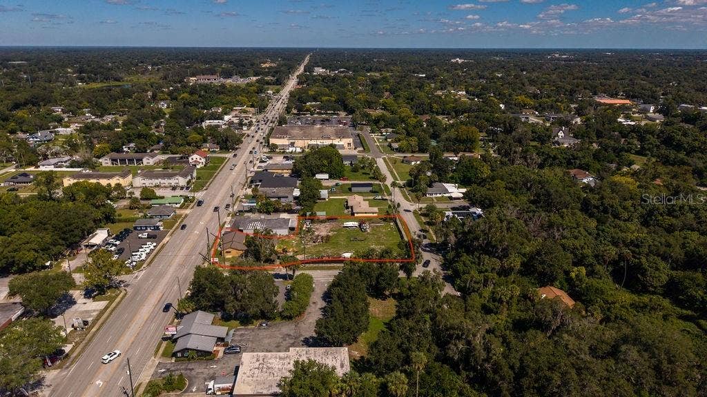 219 S SPRING GARDEN AVENUE, Deland, FL 32720 Parcel in relation to the surrounding area.