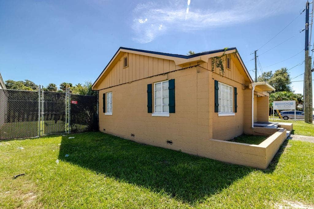 219 S SPRING GARDEN AVENUE, Deland, FL 32720 Northwest corner of building off 15-A
