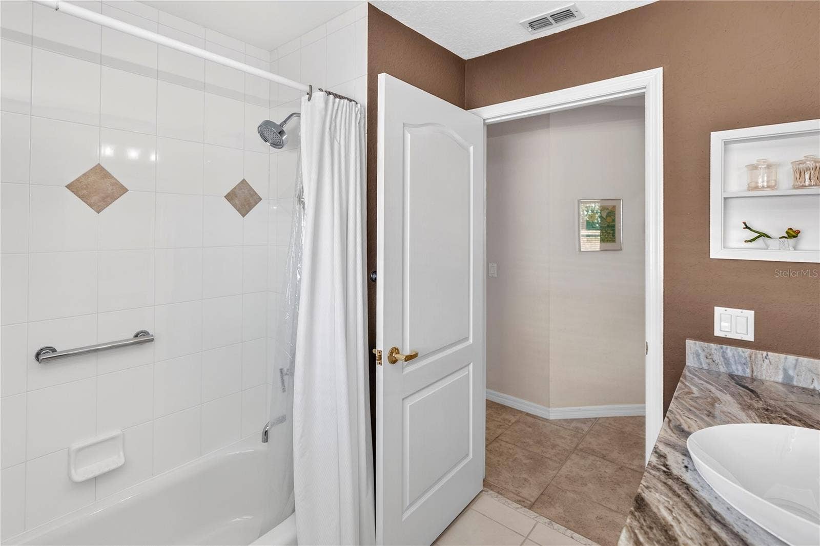 313 HAMPTON HILLS COURT, Debary, FL 32713