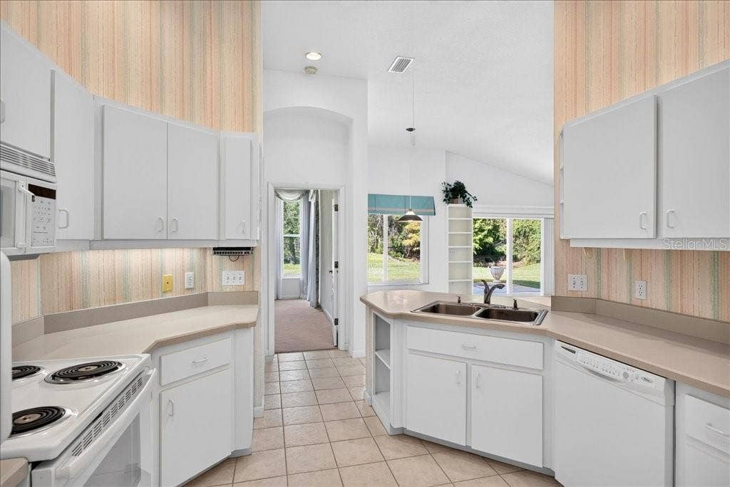 4 KATRINAS DRIVE, Ormond Beach, FL 32174 4 KATRINAS DRIVE, Ormond Beach, FL 32174