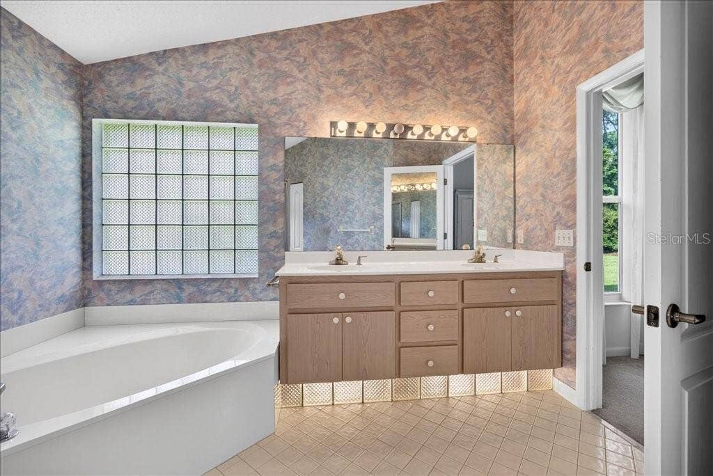 4 KATRINAS DRIVE, Ormond Beach, FL 32174 4 KATRINAS DRIVE, Ormond Beach, FL 32174