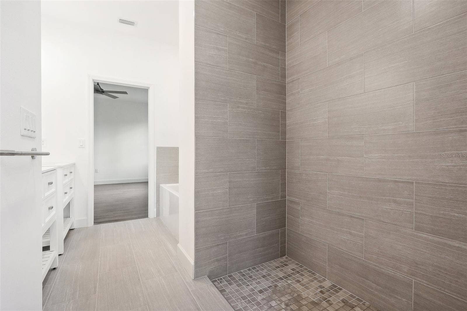 1772 6TH AVENUE, Deland, FL 32724 previous model primary tub shower combo