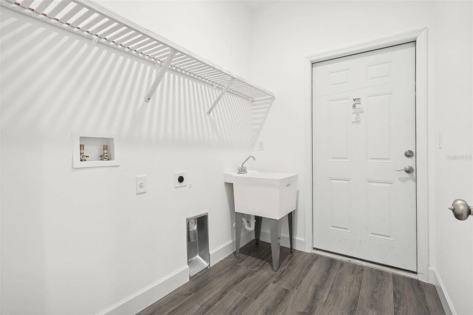1772 6TH AVENUE, Deland, FL 32724 previous model laundry