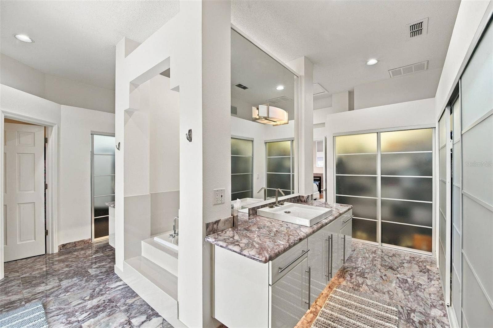 2586 E SPRUCE CREEK BOULEVARD, Port Orange, FL 32128 PRIMARY BATHROOM