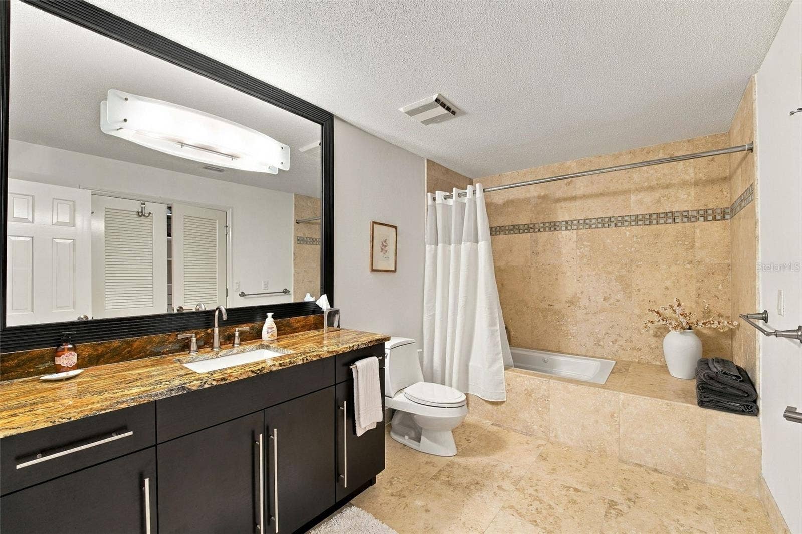 2586 E SPRUCE CREEK BOULEVARD, Port Orange, FL 32128 FULL BATH