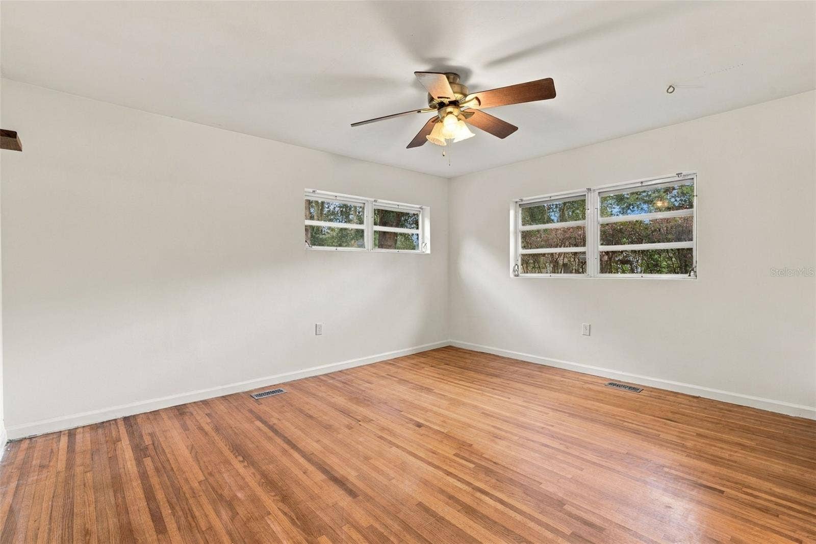 820 S MONTGOMERY AVENUE, Deland, FL 32720 820 S MONTGOMERY AVENUE, Deland, FL 32720