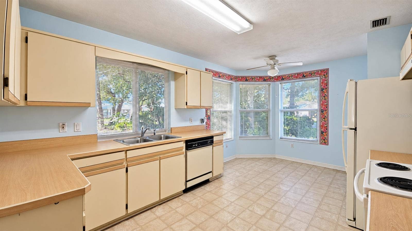 115 CIRCLING WOOD COURT, Port Orange, FL 32128 Kitchen