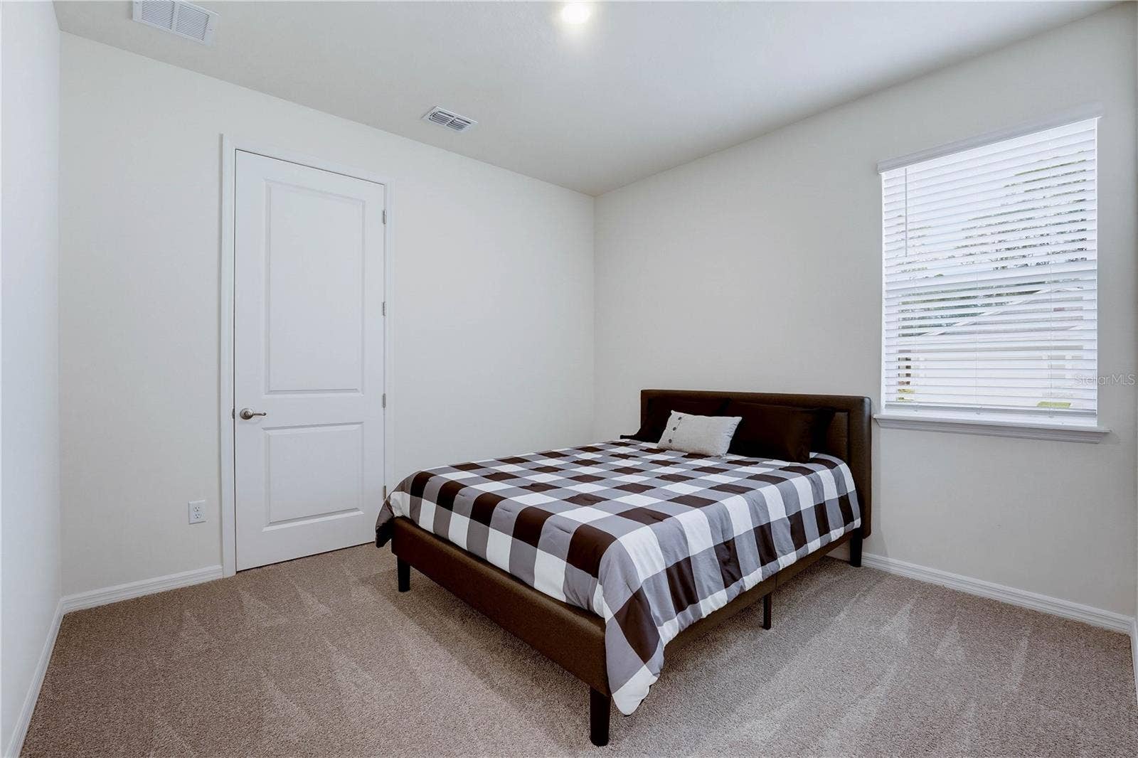 2689 KINSALE LANE, Ormond Beach, FL 32174 2689 KINSALE LANE, Ormond Beach, FL 32174