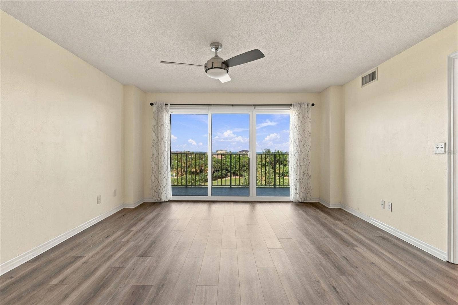 4 OCEANS WEST BOULEVARD, #503B, Daytona Beach Shores, FL 32118 4 OCEANS WEST BOULEVARD, #503B, Daytona Beach Shores, FL 32118