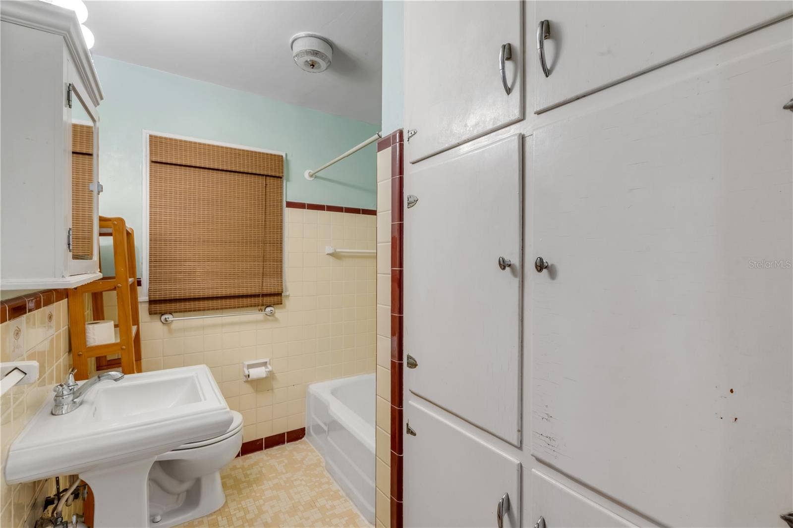 1101 DAYTONA AVENUE, Holly Hill, FL 32117