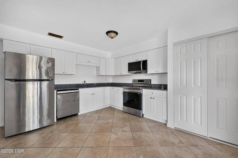 927 BOULDER DRIVE, South Daytona, FL 32119 Kitchen with Stainless Appliances