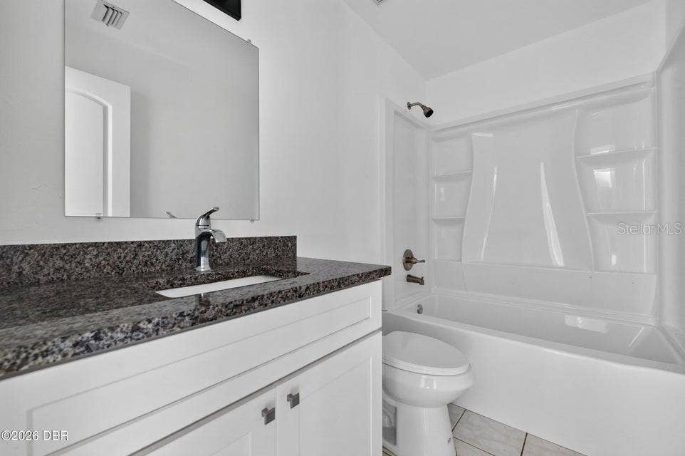 927 BOULDER DRIVE, South Daytona, FL 32119 Bath