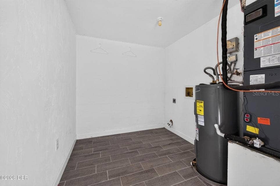 907 BOULDER DRIVE, South Daytona, FL 32119 Laundry