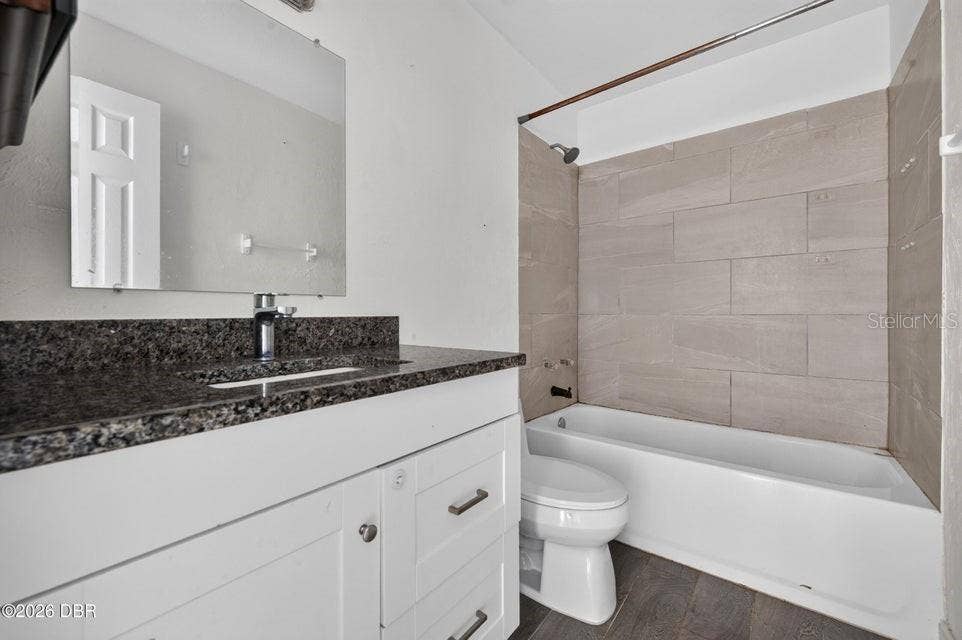907 BOULDER DRIVE, South Daytona, FL 32119 Bath