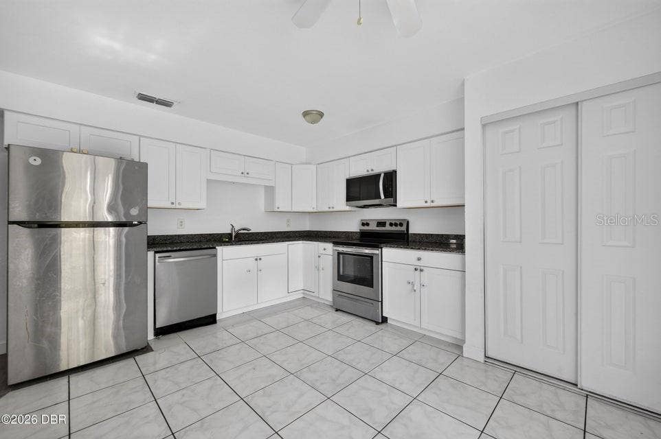 907 BOULDER DRIVE, South Daytona, FL 32119 Kitchen