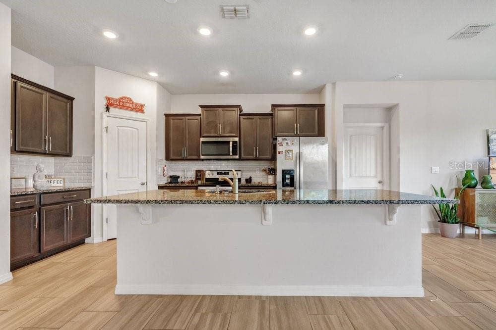 560 SHAELYN PLACE, Deland, FL 32724 560 SHAELYN PLACE, Deland, FL 32724