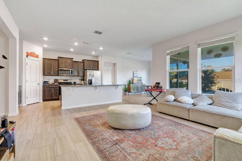 560 SHAELYN PLACE, Deland, FL 32724 560 SHAELYN PLACE, Deland, FL 32724