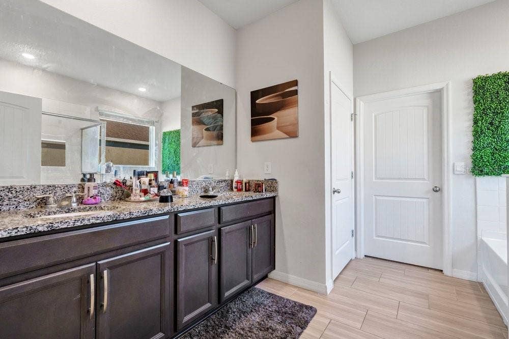 560 SHAELYN PLACE, Deland, FL 32724 560 SHAELYN PLACE, Deland, FL 32724