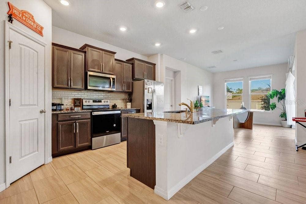 560 SHAELYN PLACE, Deland, FL 32724 560 SHAELYN PLACE, Deland, FL 32724