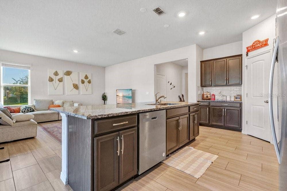 560 SHAELYN PLACE, Deland, FL 32724 560 SHAELYN PLACE, Deland, FL 32724