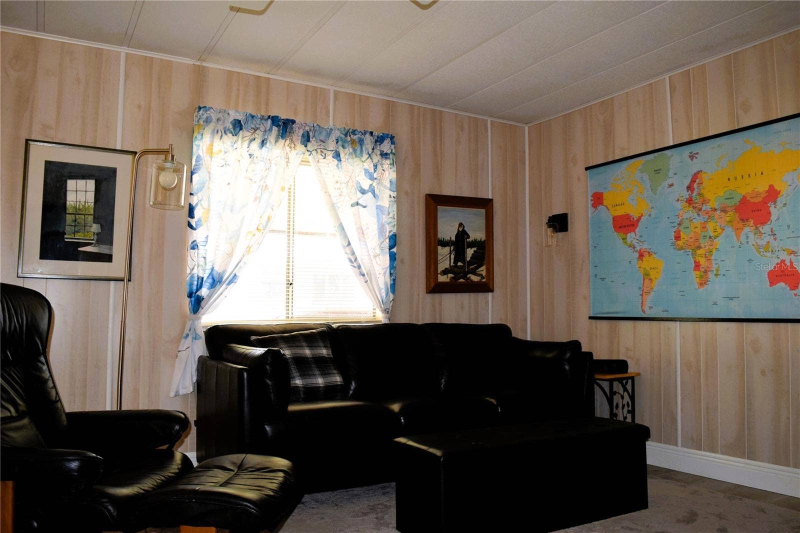 928 BLUE HERON BOULEVARD, Osteen, FL 32764 Living room
