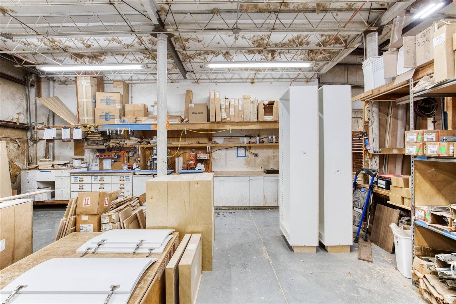 4 & 6 AVIATOR WAY, Ormond Beach, FL 32174 Cabinetry Harware Dept