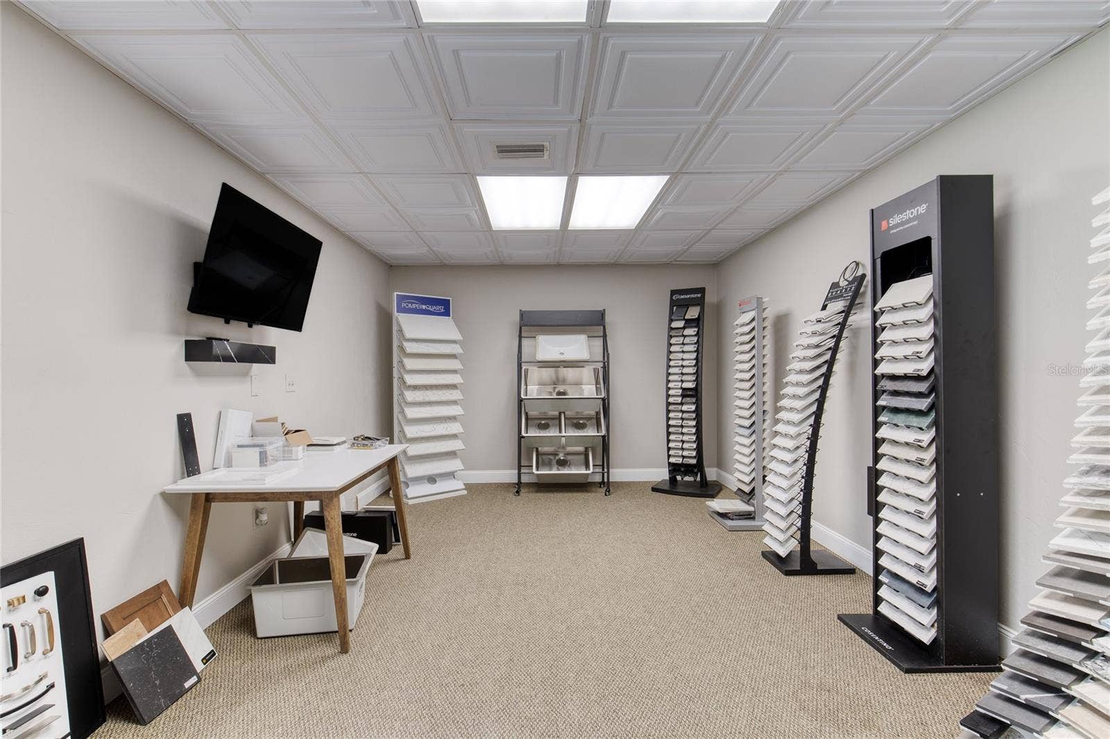 4 & 6 AVIATOR WAY, Ormond Beach, FL 32174 Stonworks Showroom