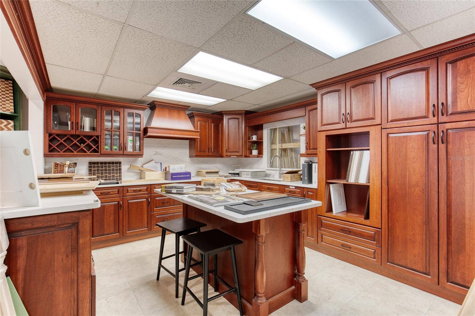 4 & 6 AVIATOR WAY, Ormond Beach, FL 32174 Cabinetry Showroom