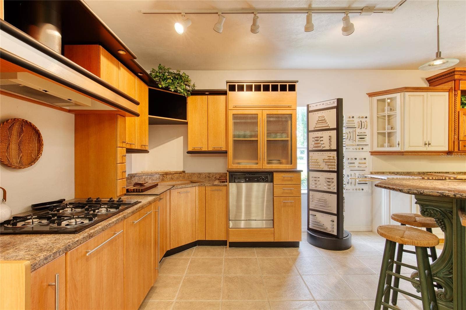 4 & 6 AVIATOR WAY, Ormond Beach, FL 32174 Cabinetry Showroom