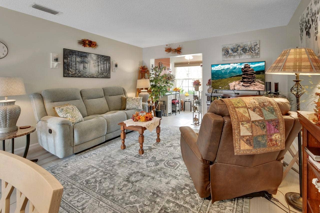 713 E MICHIGAN AVENUE, #B, Deland, FL 32724 713 E MICHIGAN AVENUE, #B, Deland, FL 32724