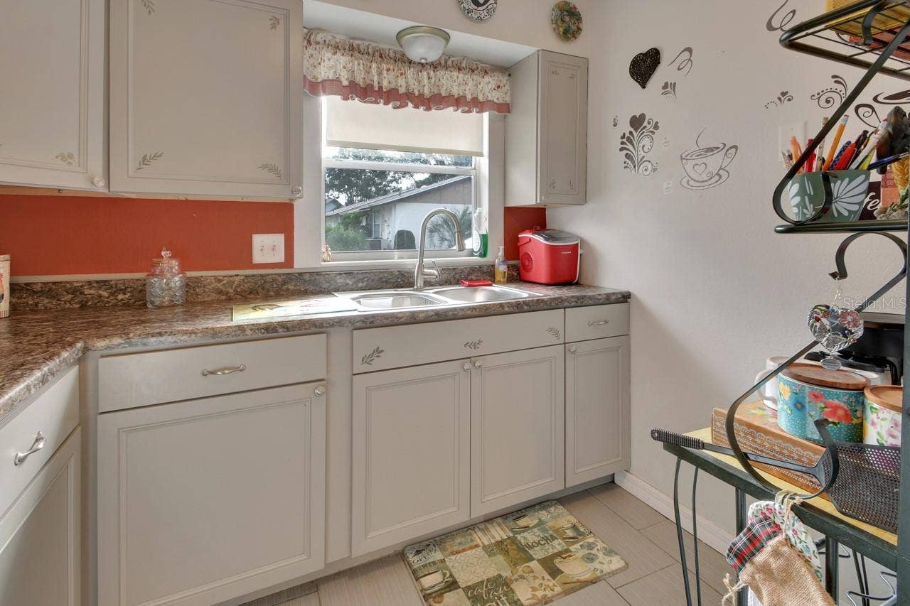 713 E MICHIGAN AVENUE, #B, Deland, FL 32724 713 E MICHIGAN AVENUE, #B, Deland, FL 32724