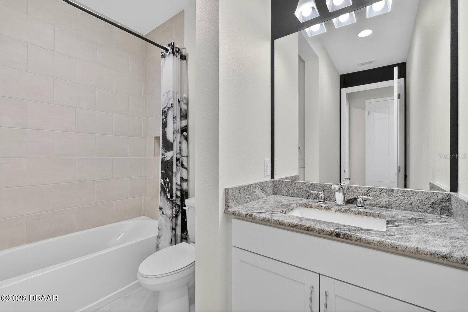 854 MARGARITAVILLE AVENUE, Daytona Beach, FL 32124 2nd Full Bath with tub