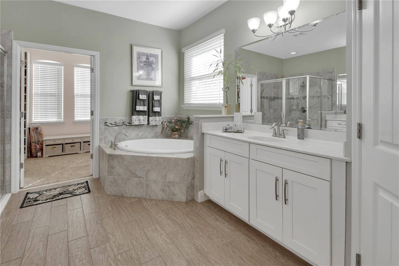 126 MYRTLEBERRY LANE, Deland, FL 32724 Separate vanites