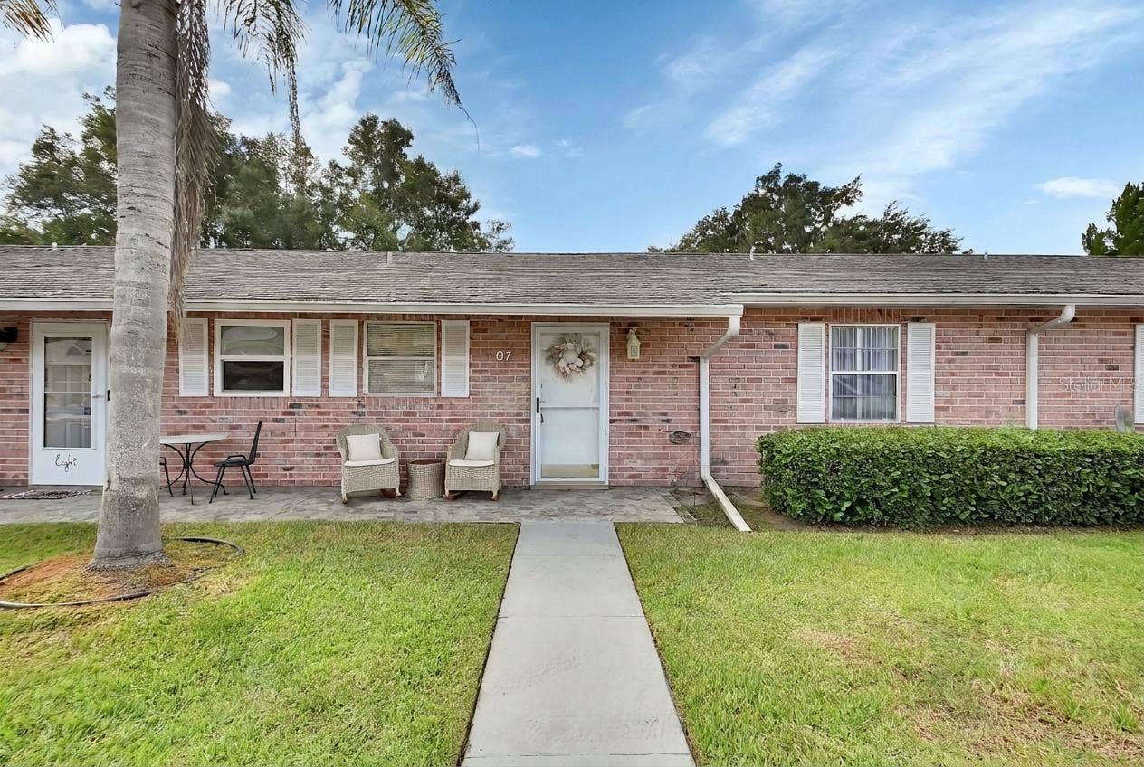 7 FAIRWAY COURT, #7, Deland, FL 32724