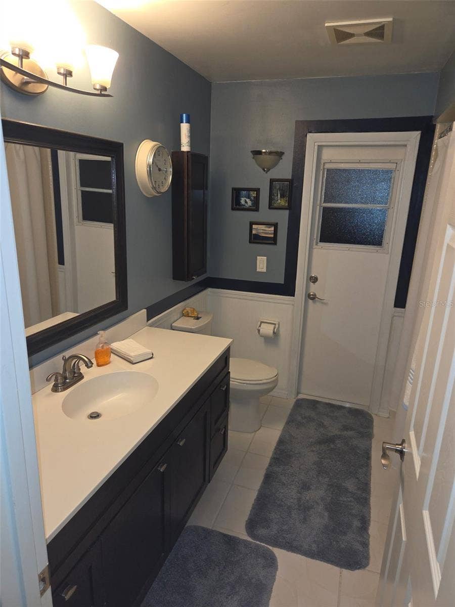 2526 RUSK COURT, Deltona, FL 32738 Guest bath