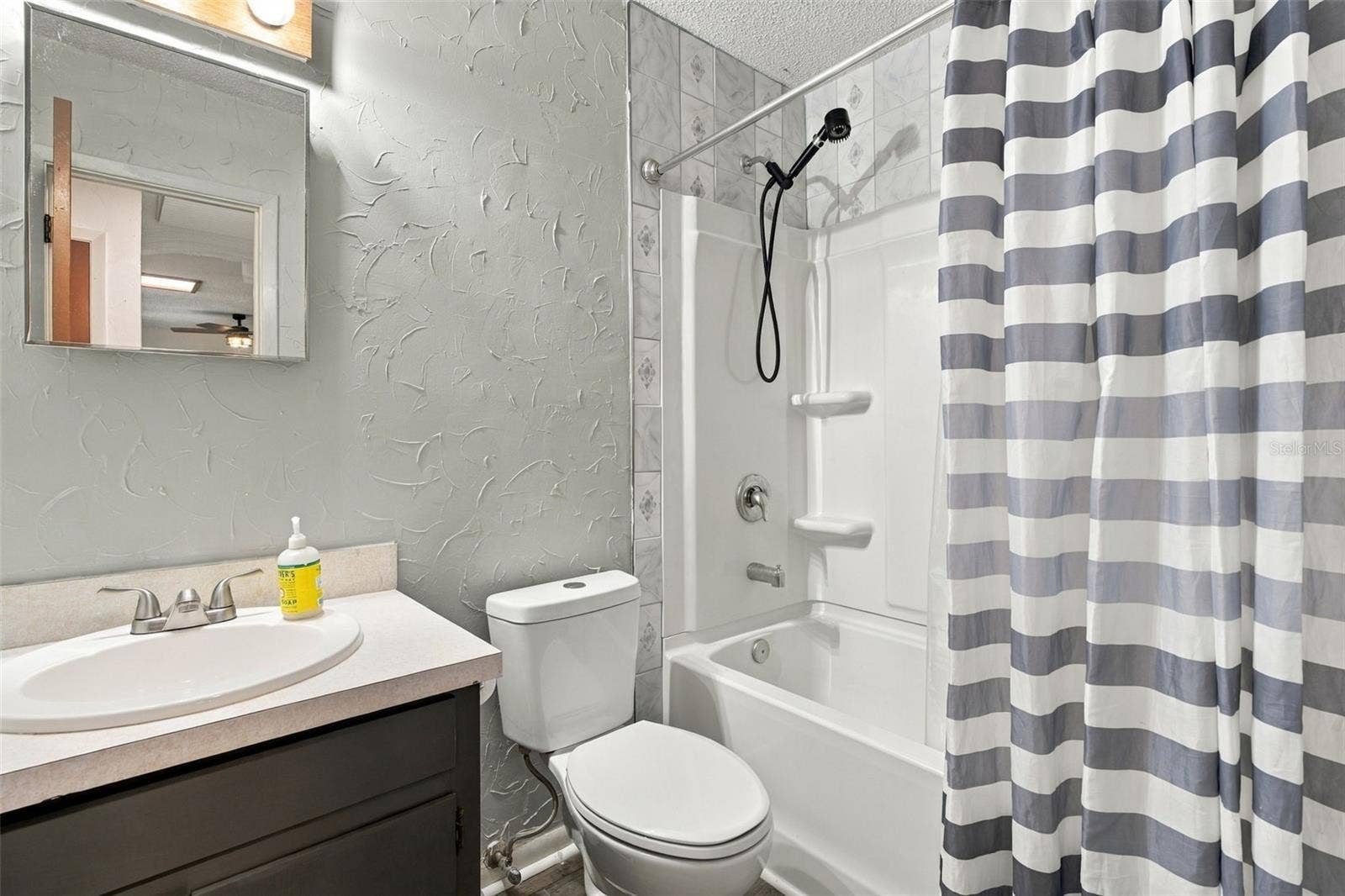 507 OAKWOOD STREET, Crescent City, FL 32112 hall bathroom