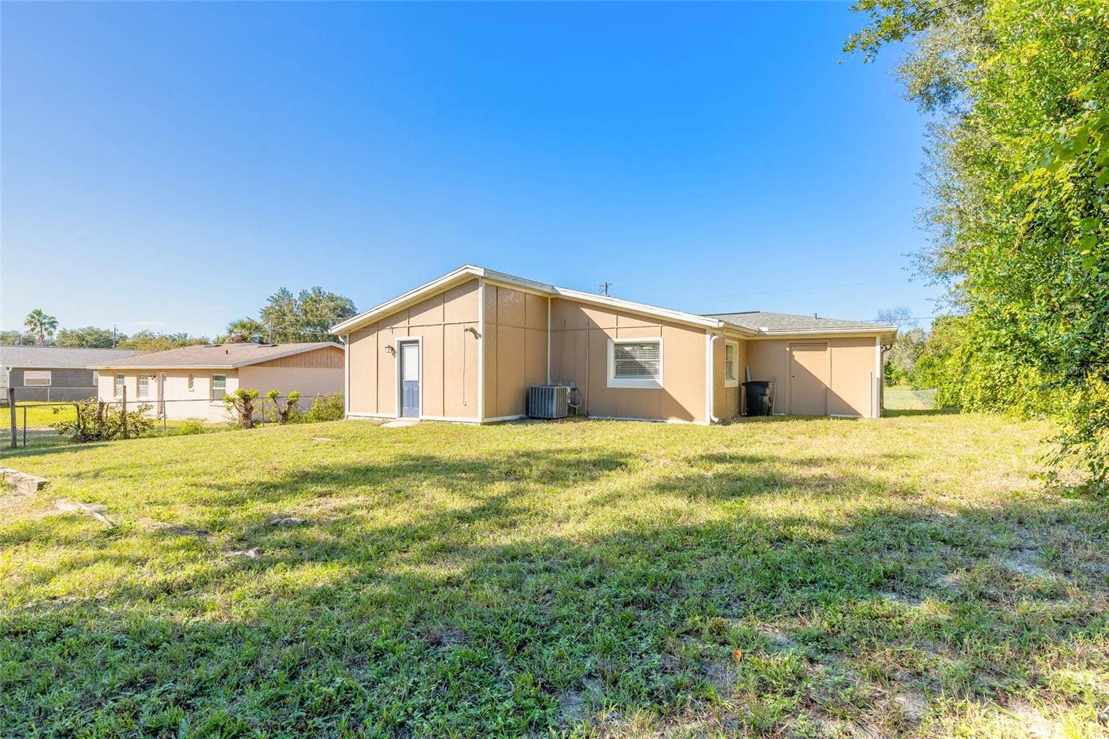 228 E HOLLY DRIVE, Orange City, FL 32763 228 E HOLLY DRIVE, Orange City, FL 32763