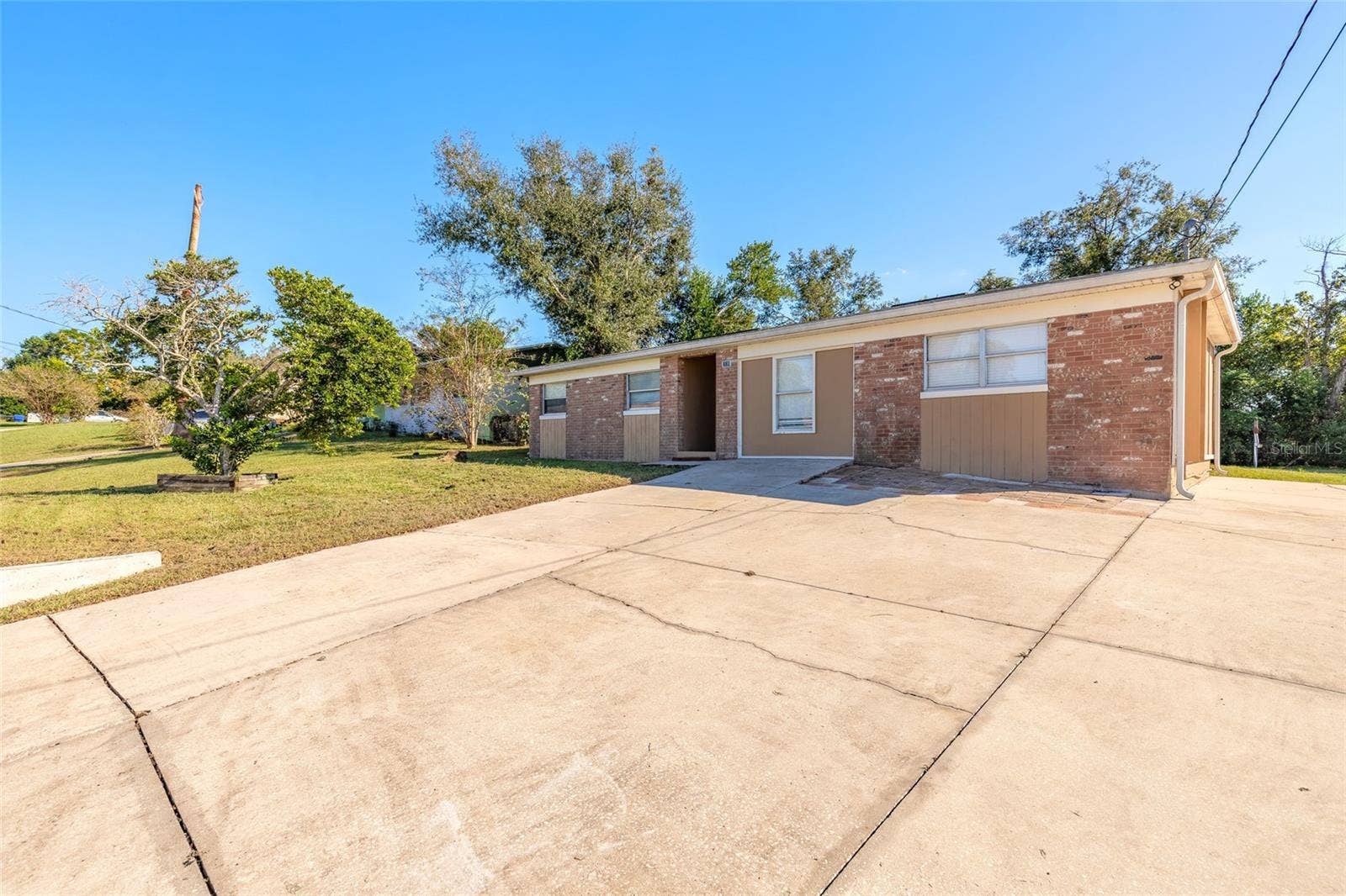228 E HOLLY DRIVE, Orange City, FL 32763 228 E HOLLY DRIVE, Orange City, FL 32763