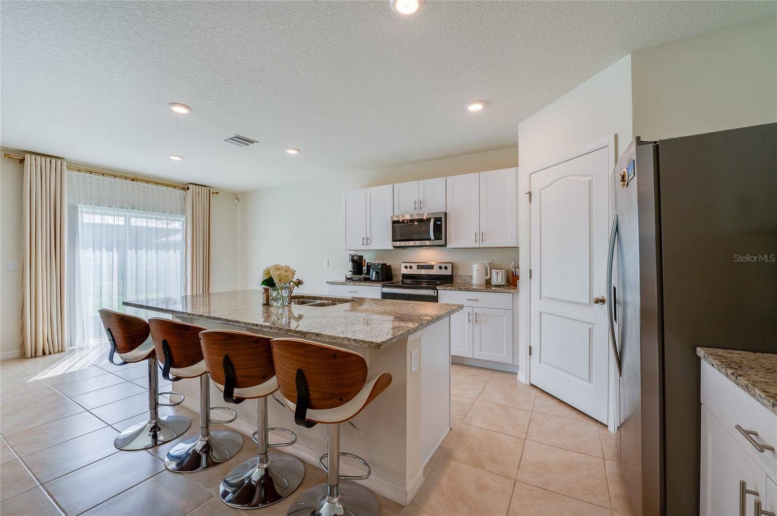 515 BARONESS WAY, Deland, FL 32724 Large Island with seating