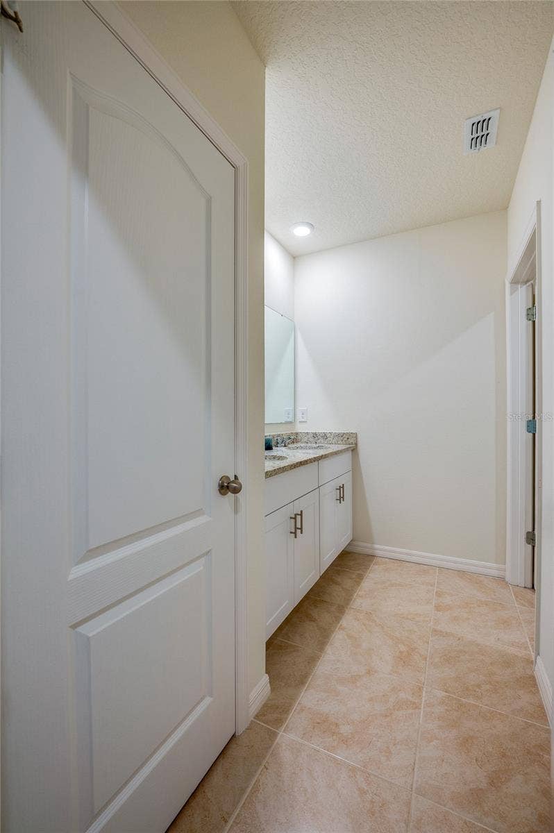 515 BARONESS WAY, Deland, FL 32724 Upstairs Bathroom