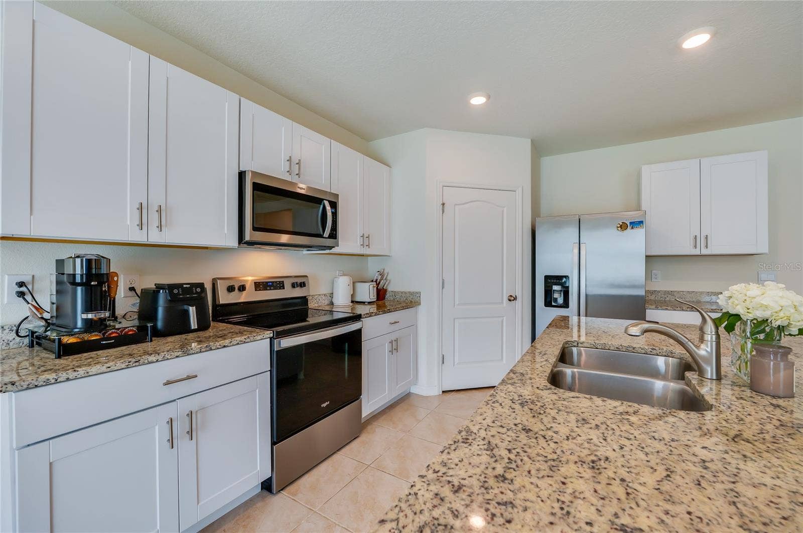 515 BARONESS WAY, Deland, FL 32724 Large Corner Pantry