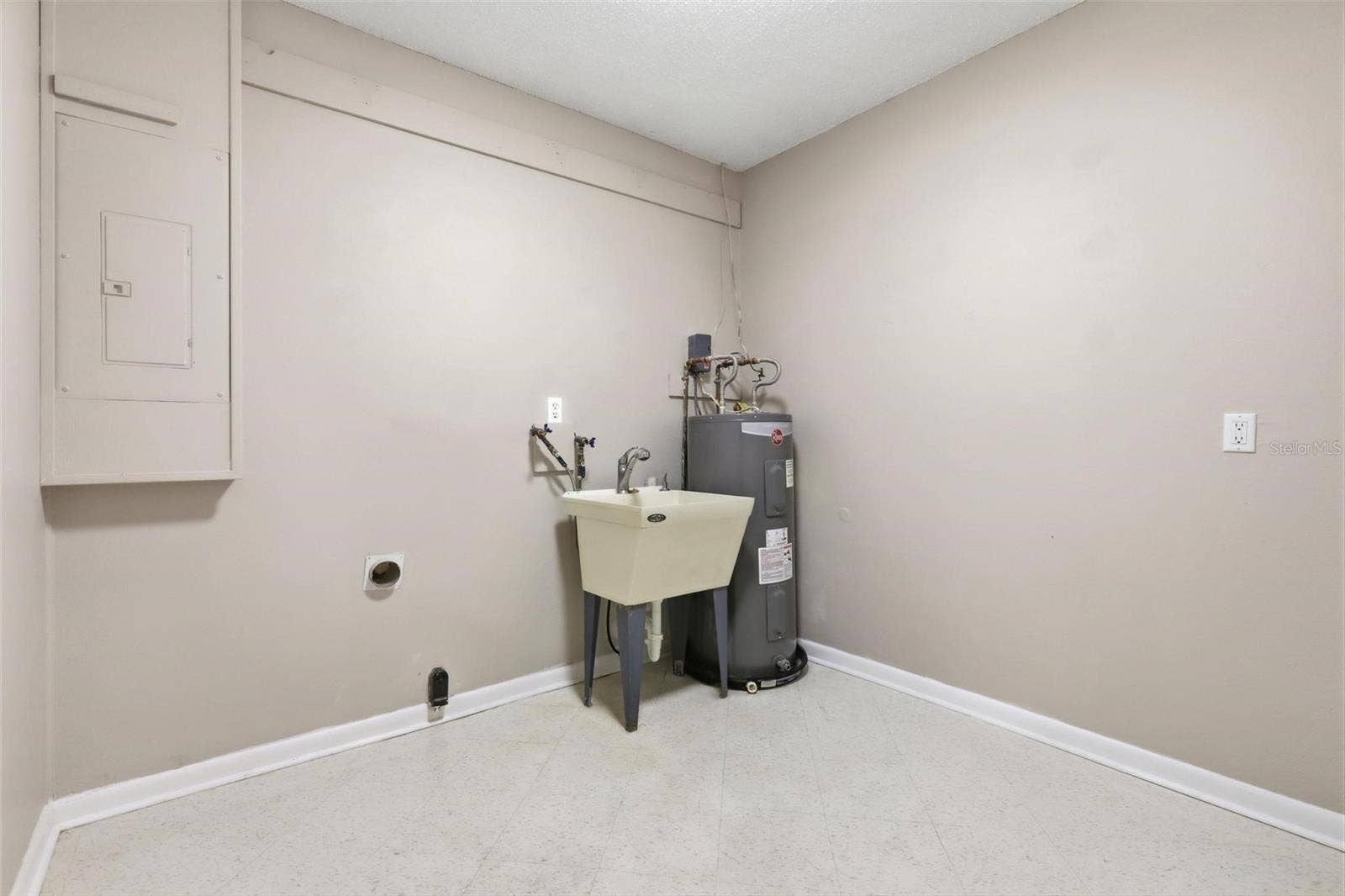 2662 PALM TERRACE, Deland, FL 32720 Laundry Room in Bonus Room