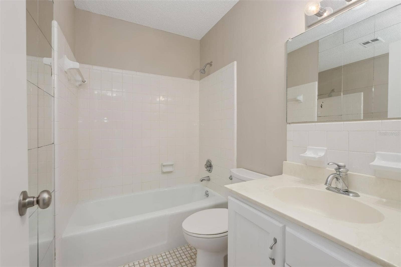 2662 PALM TERRACE, Deland, FL 32720 Guest Bathroom