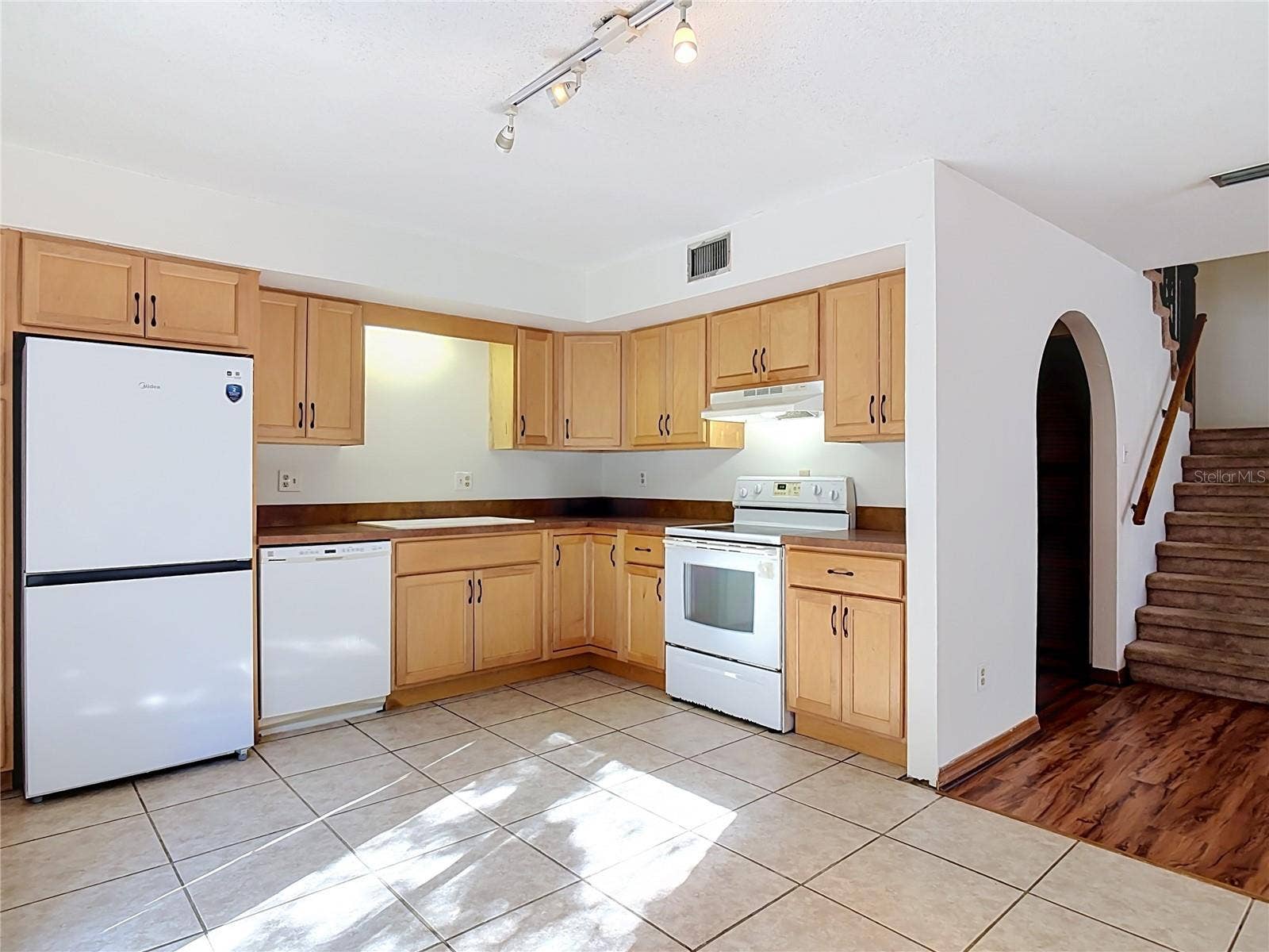 2066 OAK MEADOW CIRCLE, South Daytona, FL 32119