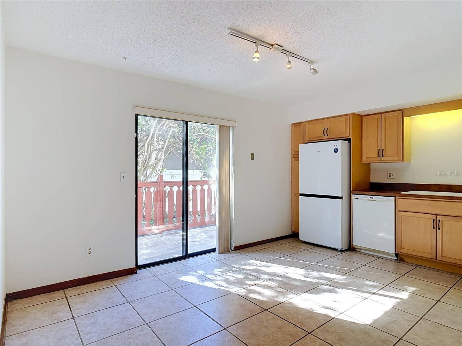 2066 OAK MEADOW CIRCLE, South Daytona, FL 32119